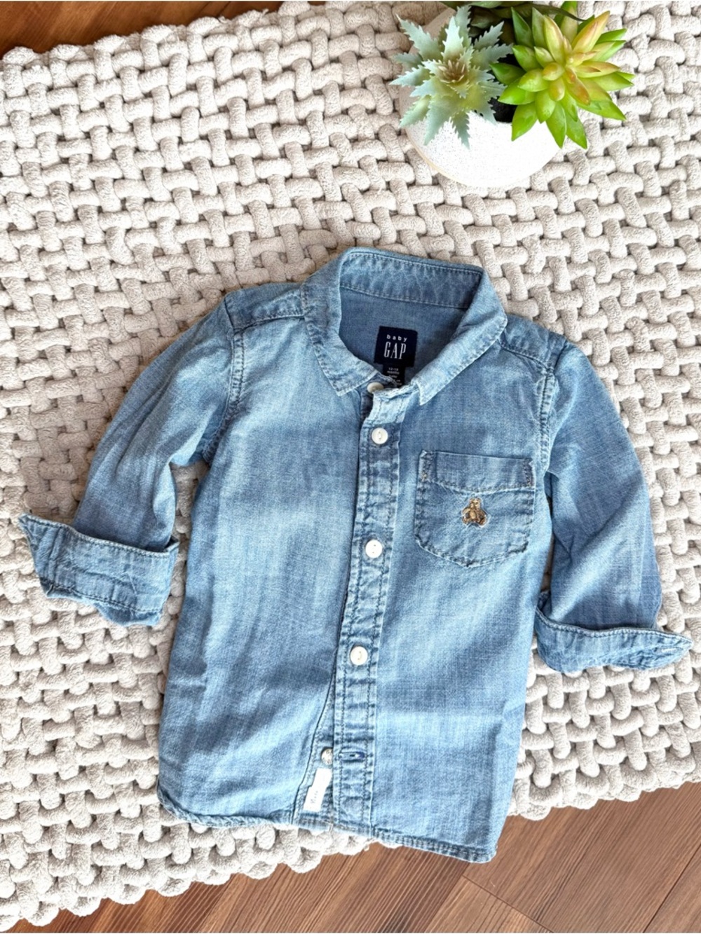 Gap Baby | Chambray Collared Shirt in Washed Medium Blue | 12-18 Months